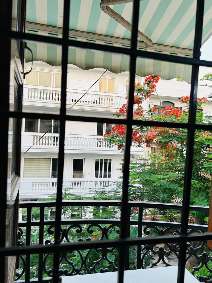 Exterior View, south extension ii 3 Bedroom 300 Sq.Yd. Builder Floor In South Extension ii Delhi 8689850