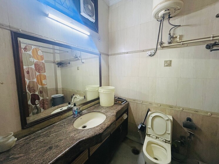 Kitchen, south extension ii 3 Bedroom 300 Sq.Yd. Builder Floor In South Extension ii Delhi 8689850