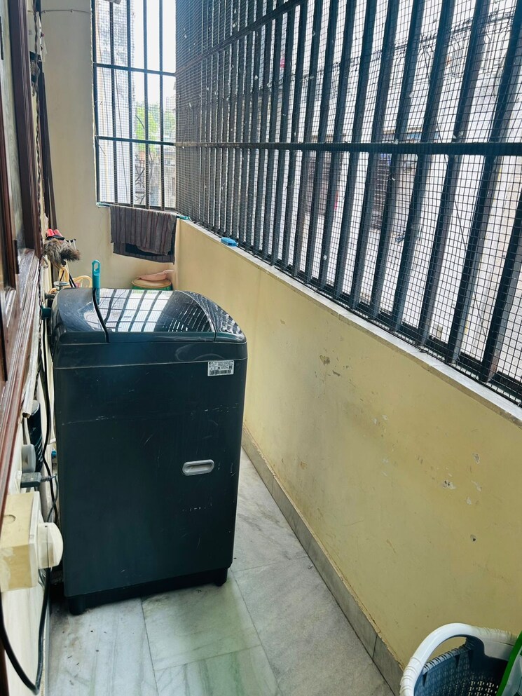 Kitchen, south extension ii 3 Bedroom 300 Sq.Yd. Builder Floor In South Extension ii Delhi 8689850