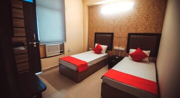 Bedroom in  Pg at Sector 70 – for Rent