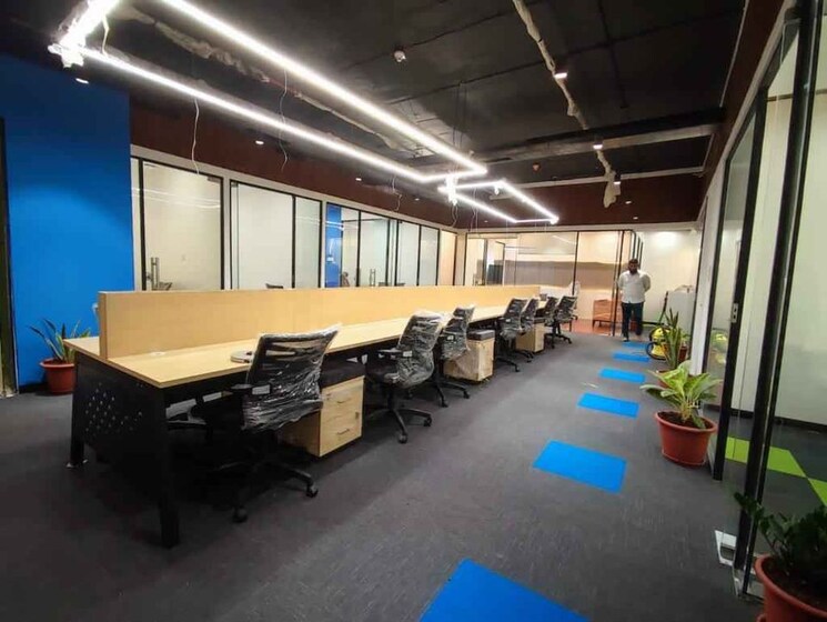 Parking, l i g colony Commercial Office Space 2000 Sq.Ft. In L I G Colony Indore 8689831