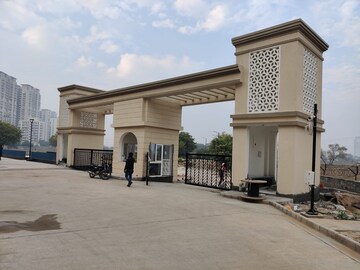  Shop For Rent in Signature Signum 103, Sector 103