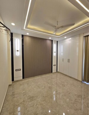 Room in 3 BHK Builder Floor at BPTP Floors, Sector 70 – for Sale