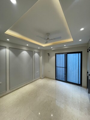 Room in 3 BHK Builder Floor at BPTP Floors, Sector 70 – for Sale