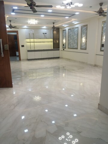 Room in 4 BHK Builder Floor at Sarvodaya Enclave – for Rent