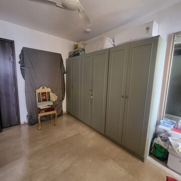 Room in 3 BHK Apartment at The Park Residency Andheri, Andheri West – for Rent