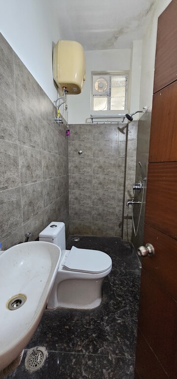 Bathroom in 1.5 BHK Apartment at Dombivli East – for Rent