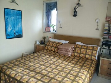 Bedroom in 2 BHK Apartment at Malabar Hill – for Rent