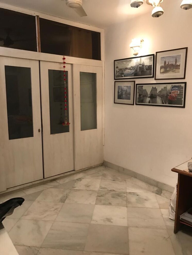 Room, kalkaji 1 Bedroom 100 Sq.Yd. Builder Floor In Kalkaji Delhi 8690325