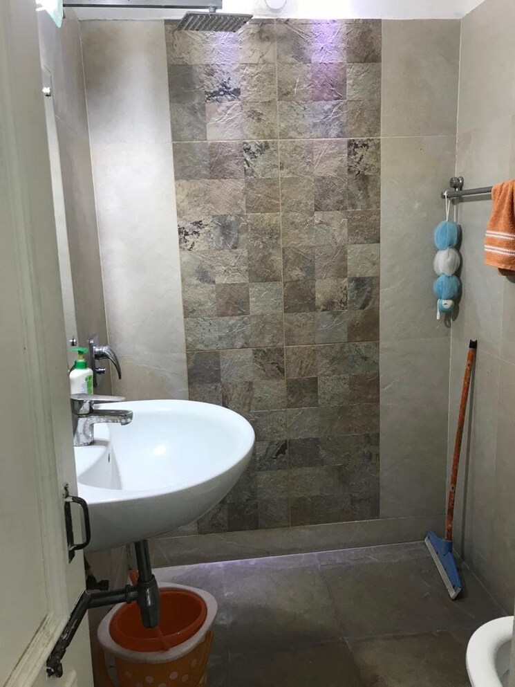 Bathroom, kalkaji 1 Bedroom 100 Sq.Yd. Builder Floor In Kalkaji Delhi 8690325