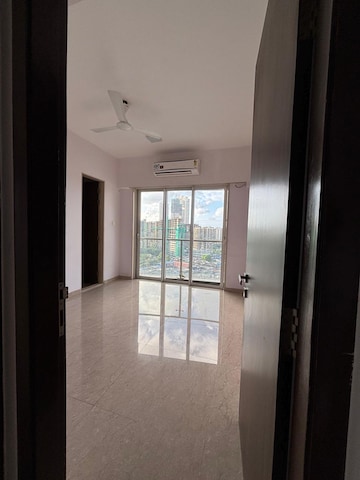Room in 2 BHK Apartment at JP Decks, Goregaon East – for Rent
