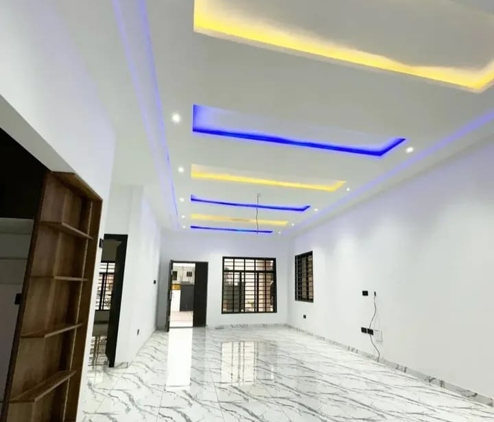 4 BHK + Pooja Room,Servant Room Builder Floor For Sale in Building Floor 