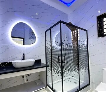Building Lobby in 4 BHK Builder Floor at Sector 33 – for Sale