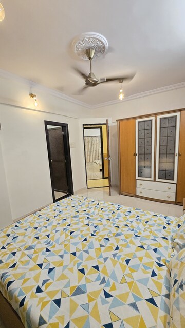 Bedroom in 3 BHK Apartment at Lokhandwala Complex – for Rent