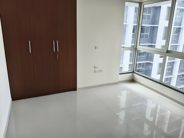 Room in 2 BHK Apartment at Sheth Zuri, Laxmi Nagar – for Rent