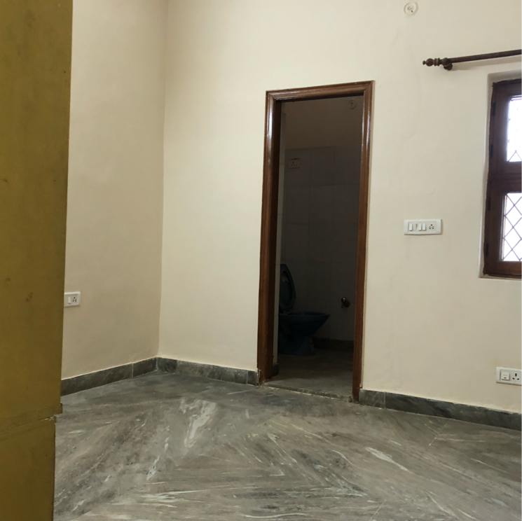 Room, sector 21 2.5 Bedroom 1200 Sq.Ft. Villa In Sector 21 Gurgaon 8690433