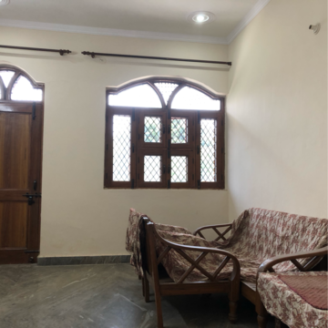 Living Room in 2.5 BHK Villa at Sector 21 – for Rent