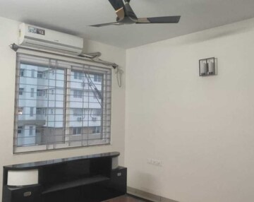 Room in 2 BHK Apartment at Prestige Royale Gardens, Gantiganahalli – for Rent