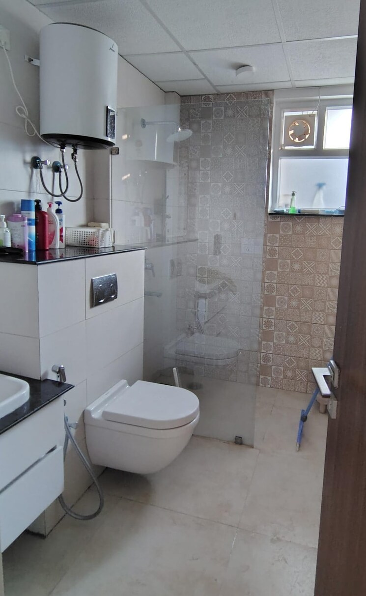 Bathroom, maya-green-lotus-saksham 4 Bedroom 2806 Sq.Ft. Apartment In International Airport Road Zirakpur 8690416