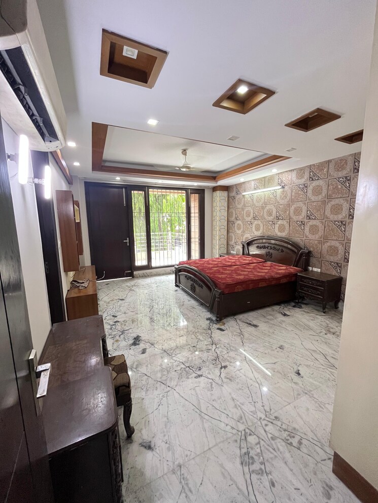 Bedroom, kalkaji 4 Bedroom 350 Sq.Yd. Builder Floor In Kalkaji Delhi 8690453