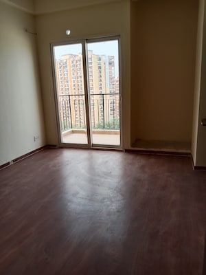 Room in 2 BHK Apartment at Amrapali Dream Valley, Tech Zone 4 Greater Noida – for Sale