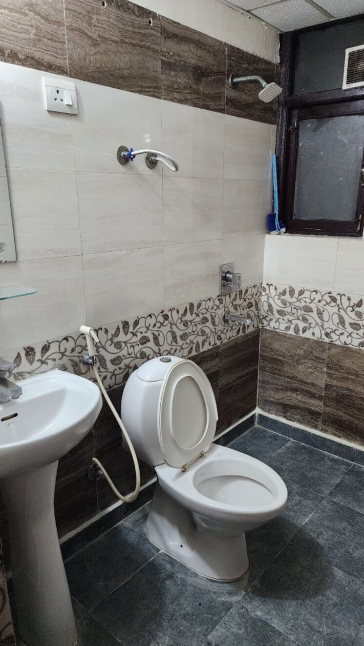 Bathroom, vasu-fortune-residency 3 Bedroom 1400 Sq.Ft. Apartment In Raj Nagar Extension Ghaziabad 8690530