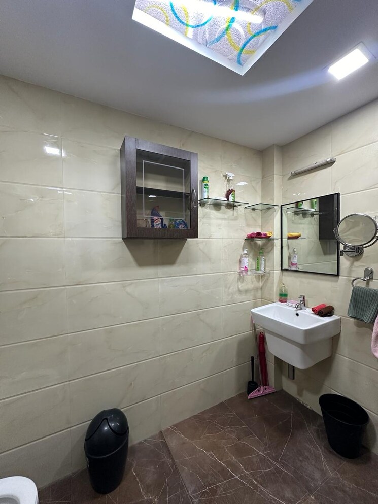 Bathroom, santacruz west 1.5 Bedroom 720 Sq.Ft. Apartment In Santacruz West Mumbai 8690564