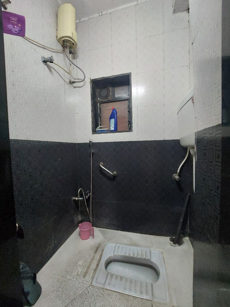Bathroom, powai-jaltarang-chs 1 Bedroom 550 Sq.Ft. Apartment In Powai Mumbai 8690588