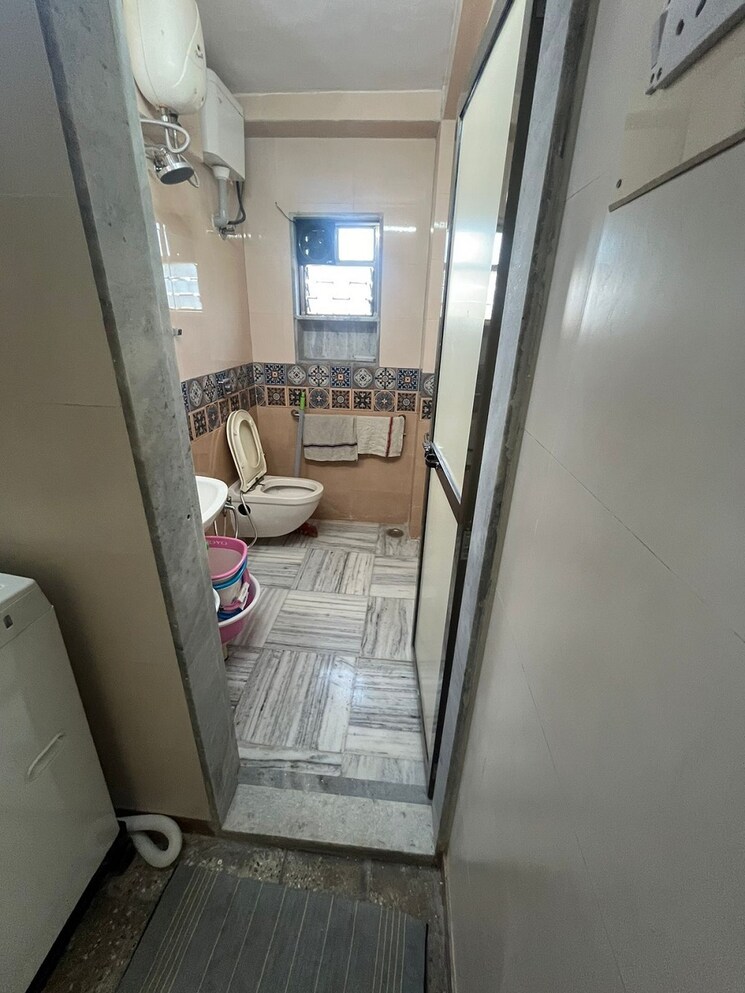 Bathroom, bandra west 1 Bedroom 550 Sq.Ft. Apartment In Bandra West Mumbai 8690560