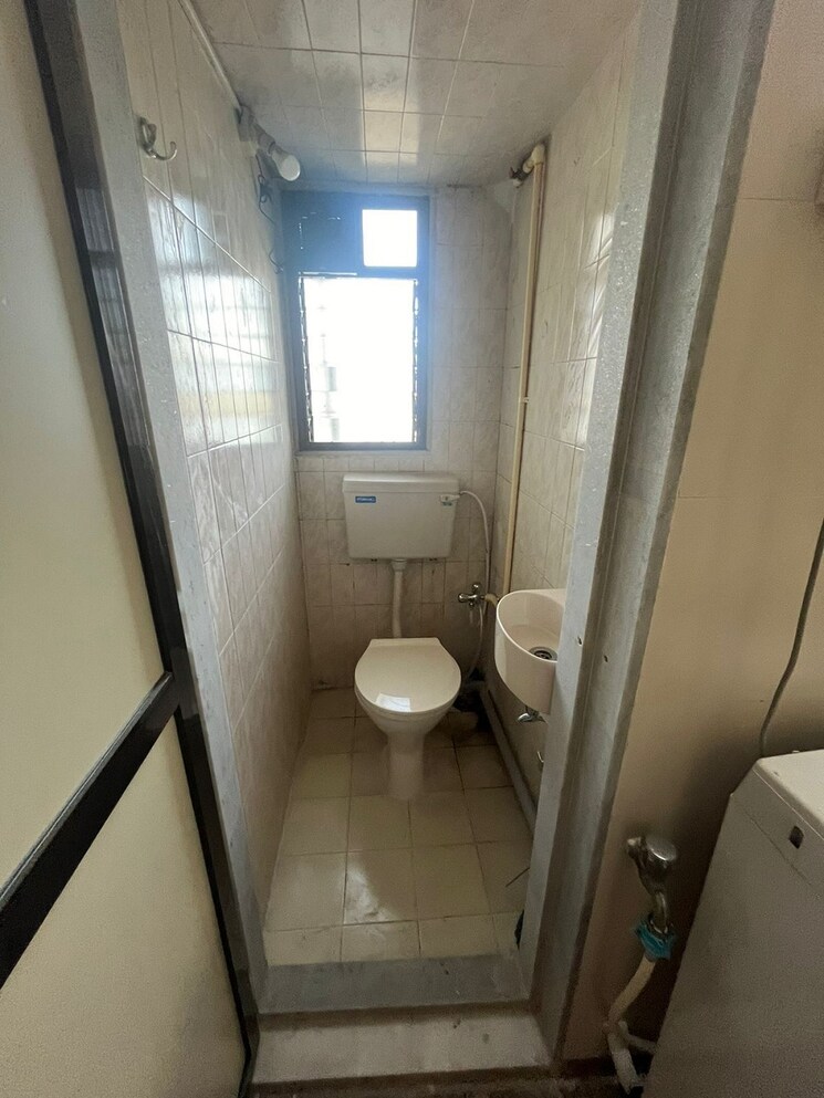 Bathroom, bandra west 1 Bedroom 550 Sq.Ft. Apartment In Bandra West Mumbai 8690560