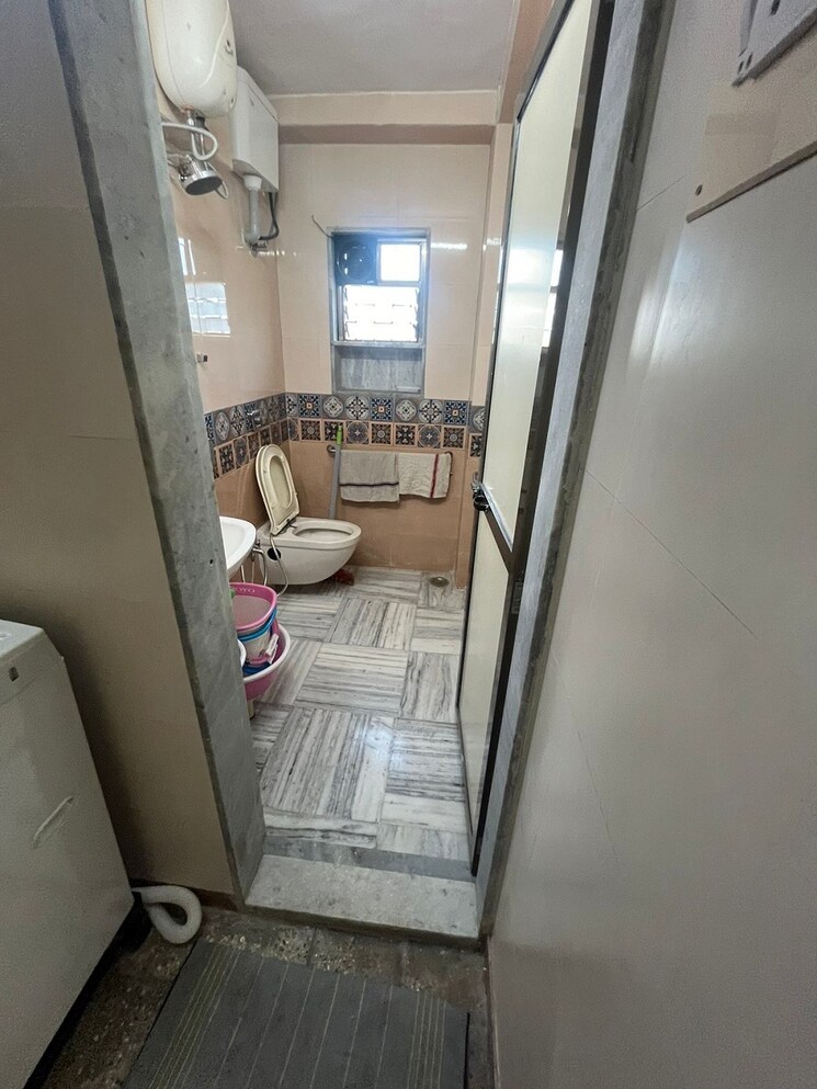 Bathroom, bandra west 1 Bedroom 550 Sq.Ft. Apartment In Bandra West Mumbai 8690560