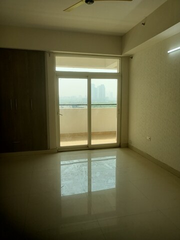 Room in 4 BHK Apartment at Parx Laureate, Sector 108 – for Rent