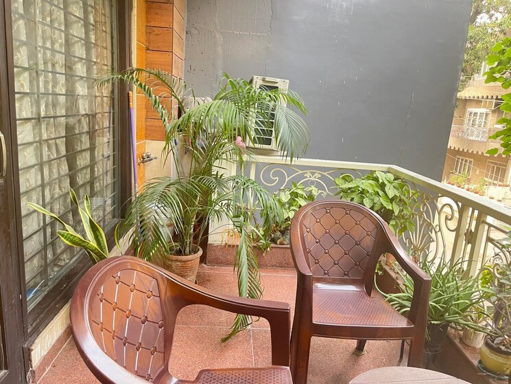 Balcony, hauz khas 3 Bedroom 250 Sq.Yd. Builder Floor In Hauz Khas Delhi 8690597