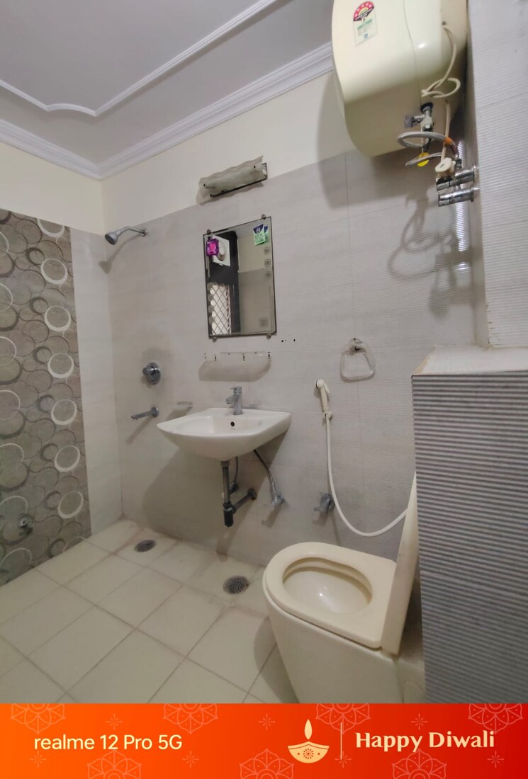 Bathroom, rwa-apartments-sector-47 3 Bedroom 300 Sq.Yd. Independent House In Sector 47 Noida 8690608