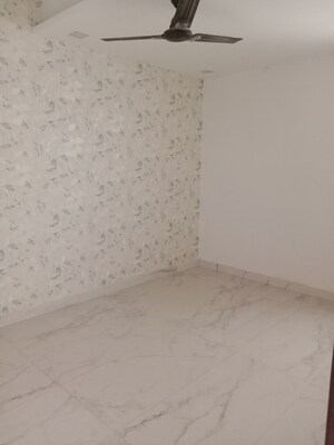 Room in 3 BHK Apartment at Amrapali Dream Valley, Tech Zone 4 Greater Noida – for Sale