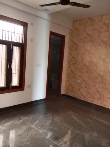 Room in 3 BHK Apartment at Amrapali Dream Valley, Tech Zone 4 Greater Noida – for Sale