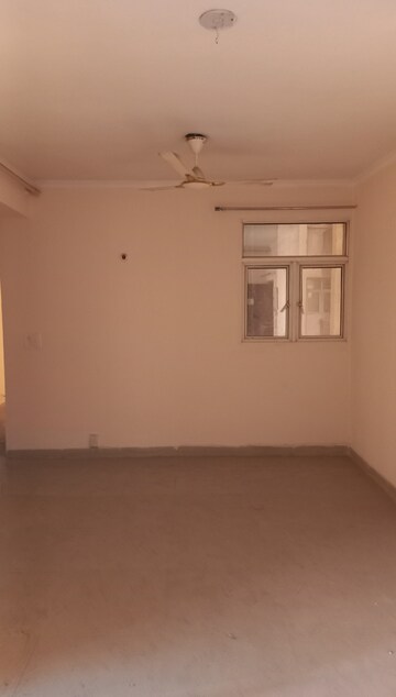 Room in 3 BHK Apartment at Supertech Ecovillage II, Sector 16b Greater Noida – for Rent