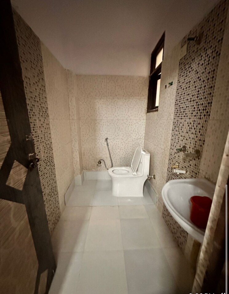 Bathroom, palam vihar 2 Bedroom 850 Sq.Ft. Apartment In Palam Vihar Gurgaon 8690710