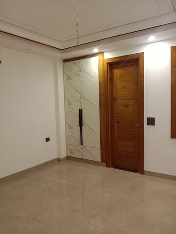 Room in 3 BHK Builder Floor at Divya Kunj, Niti Khand – for Sale
