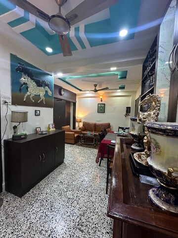 Living Room in 1.5 BHK Apartment at Santacruz West – for Rent
