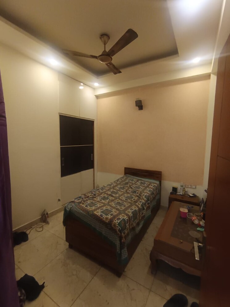 Bedroom, gyan khand ii 3 Bedroom 1100 Sq.Ft. Builder Floor In Gyan Khand ii Ghaziabad 8690759