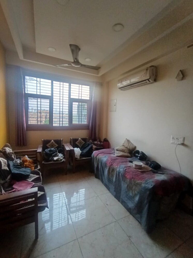 Living Room, gyan khand ii 3 Bedroom 1100 Sq.Ft. Builder Floor In Gyan Khand ii Ghaziabad 8690759