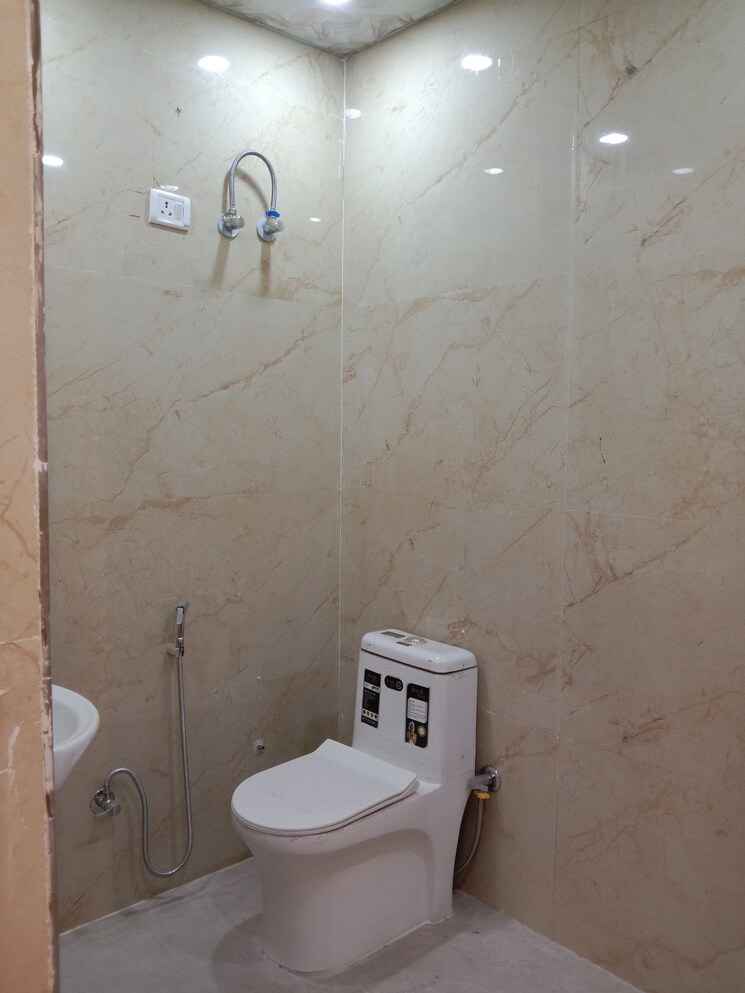 Bathroom, royce-vaishali 2 Bedroom 980 Sq.Ft. Builder Floor In Vaishali Sector 5 Ghaziabad 8690780