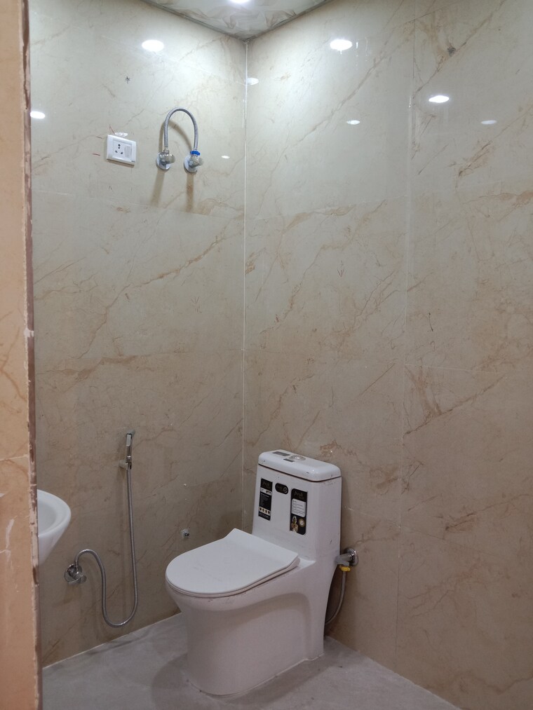 Bathroom, royce-vaishali 2 Bedroom 980 Sq.Ft. Builder Floor In Vaishali Sector 5 Ghaziabad 8690780