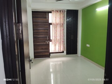 Room in 3 BHK Builder Floor at Chattarpur – for Rent