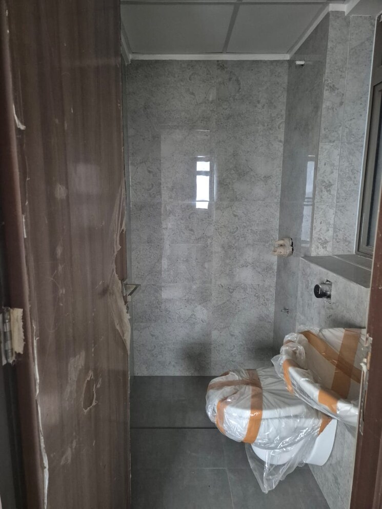 Bathroom, kalpataru-radiance 2 Bedroom 900 Sq.Ft. Apartment In Goregaon West Mumbai 8690851