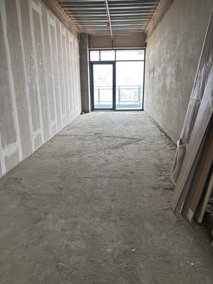 Balcony, sector 73 Commercial Office Space in IT/SEZ 1135 Sq.Ft. In Sector 73 Noida 8690857