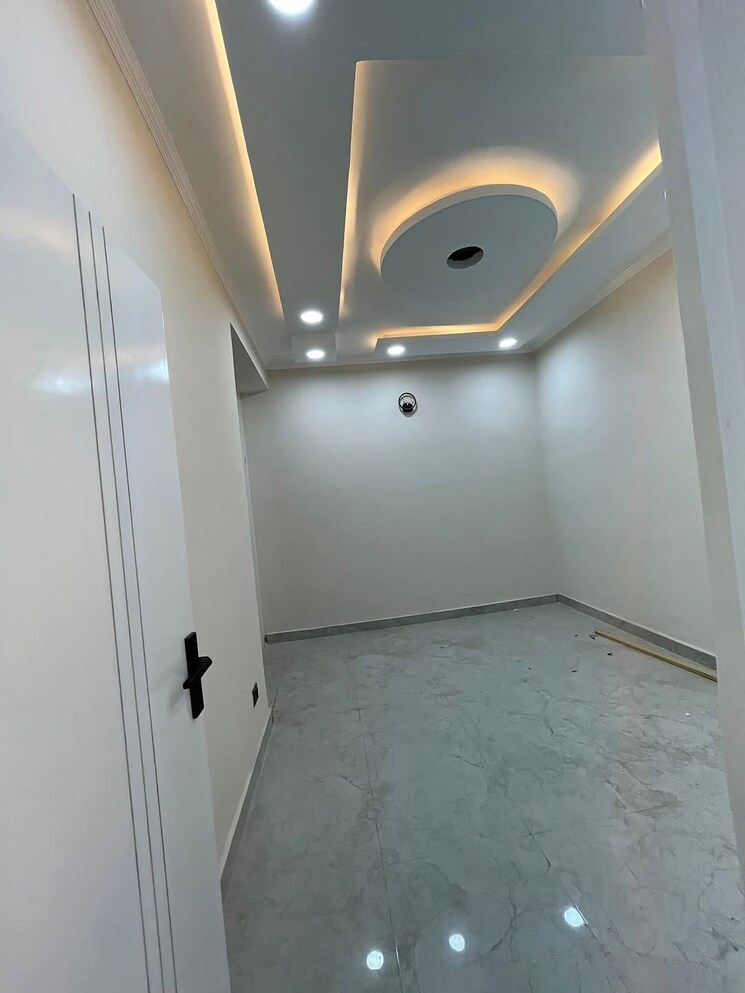 Bathroom, srishti-greenfield-homes 3 Bedroom 1900 Sq.Ft. Builder Floor In Green Fields Colony Faridabad 8690907