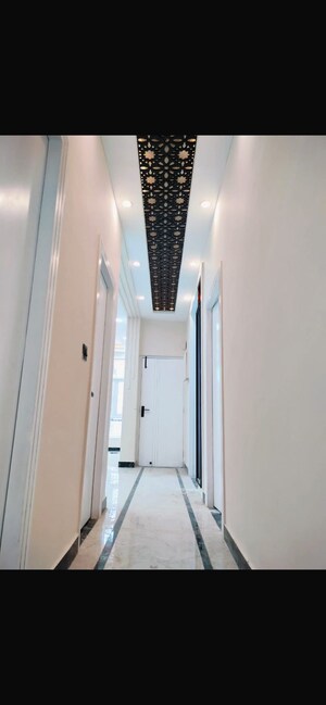 Building Lobby in 3 BHK Builder Floor at Srishti Greenfield Homes, Green Fields Colony – for Sale