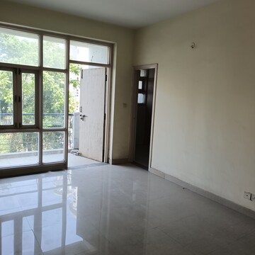 Room in 2 BHK Apartment at Omaxe Heights, Sector 86 – for Sale